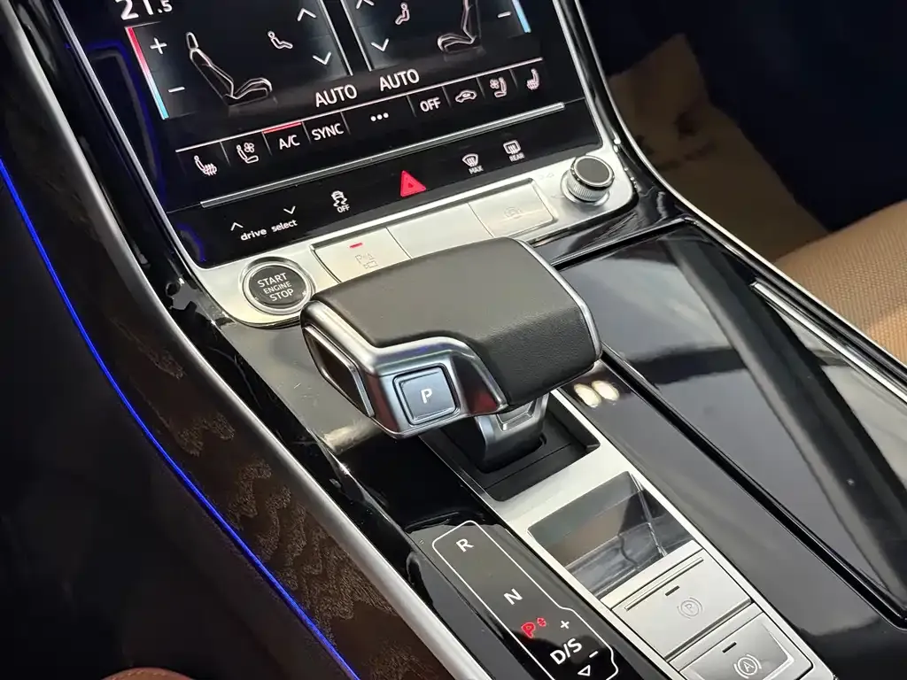 Audi A8 — фото 8