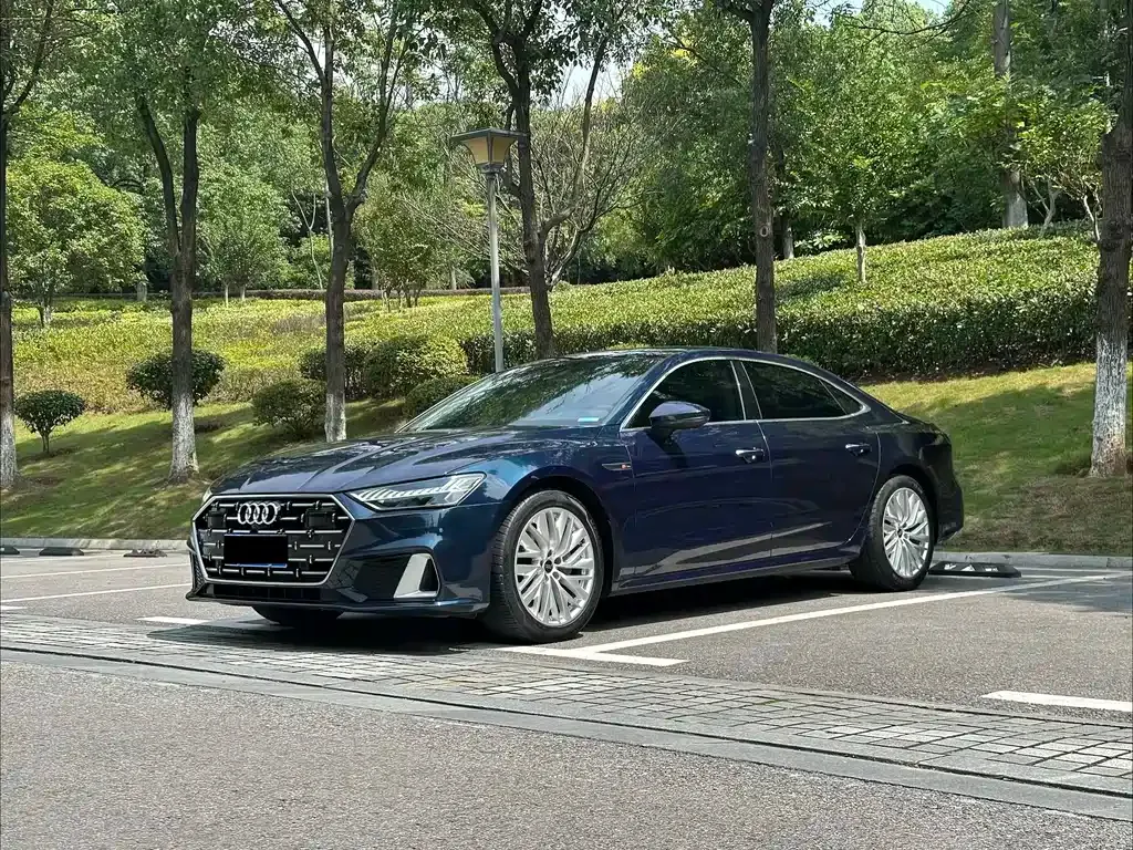 Audi A7L — фото 1