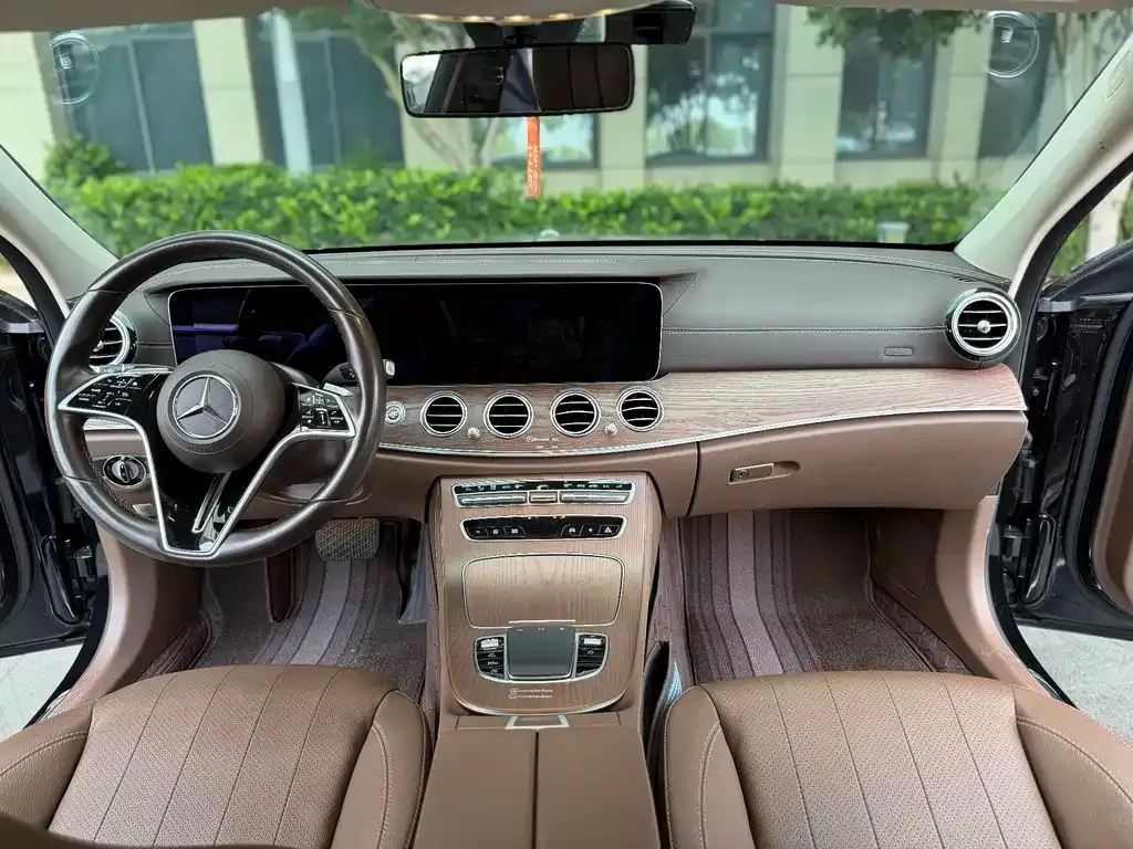 Mercedes-Benz E-Class — фото 2