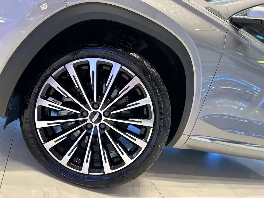 Geely Xingyue L — фото 2