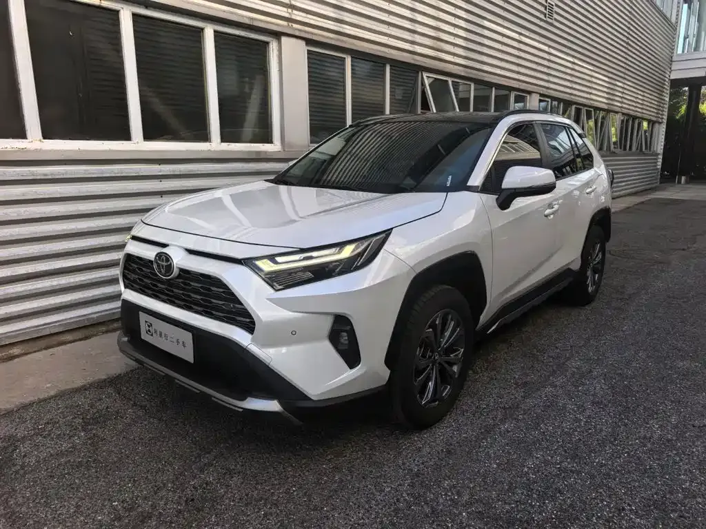 Toyota RAV4 — фото 1