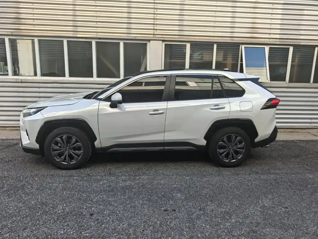 Toyota RAV4 — фото 7