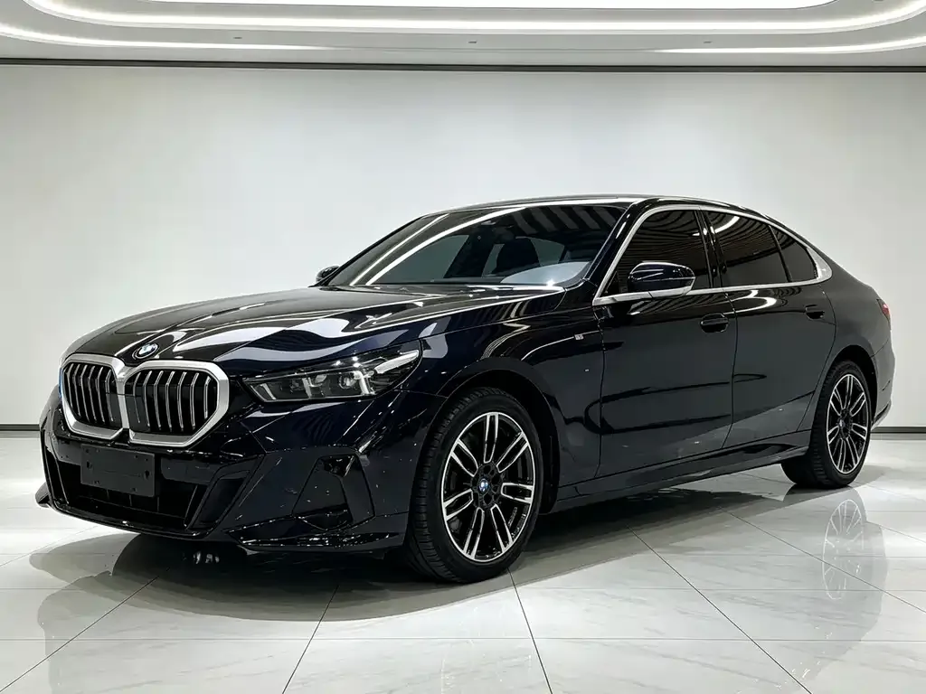 BMW 5 Series — фото 1