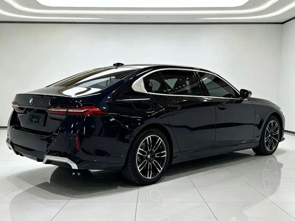 BMW 5 Series — фото 2