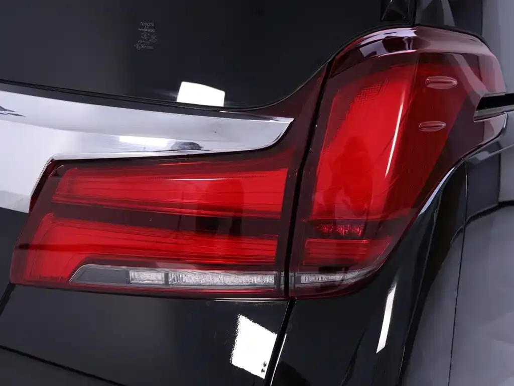 Toyota Alphard — фото 7