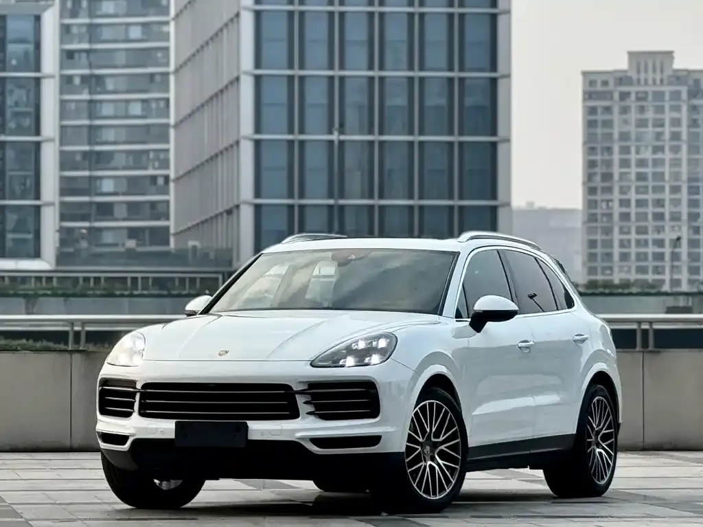 Porsche Cayenne — фото 1