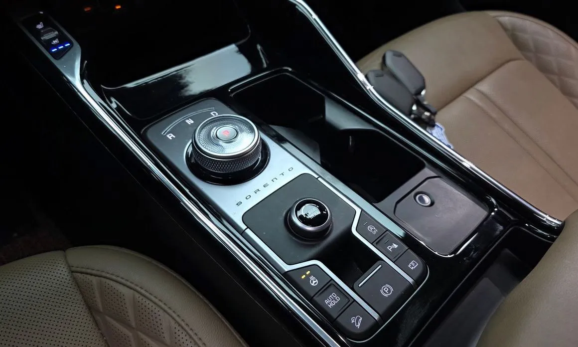 Kia Sorento — фото 10