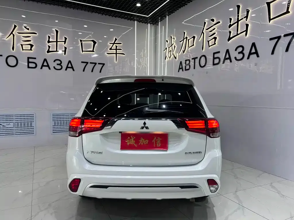 Mitsubishi Outlander — фото 3