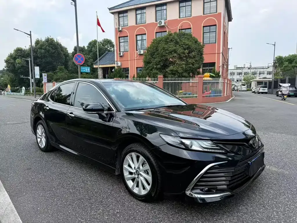 Toyota Camry — фото 8