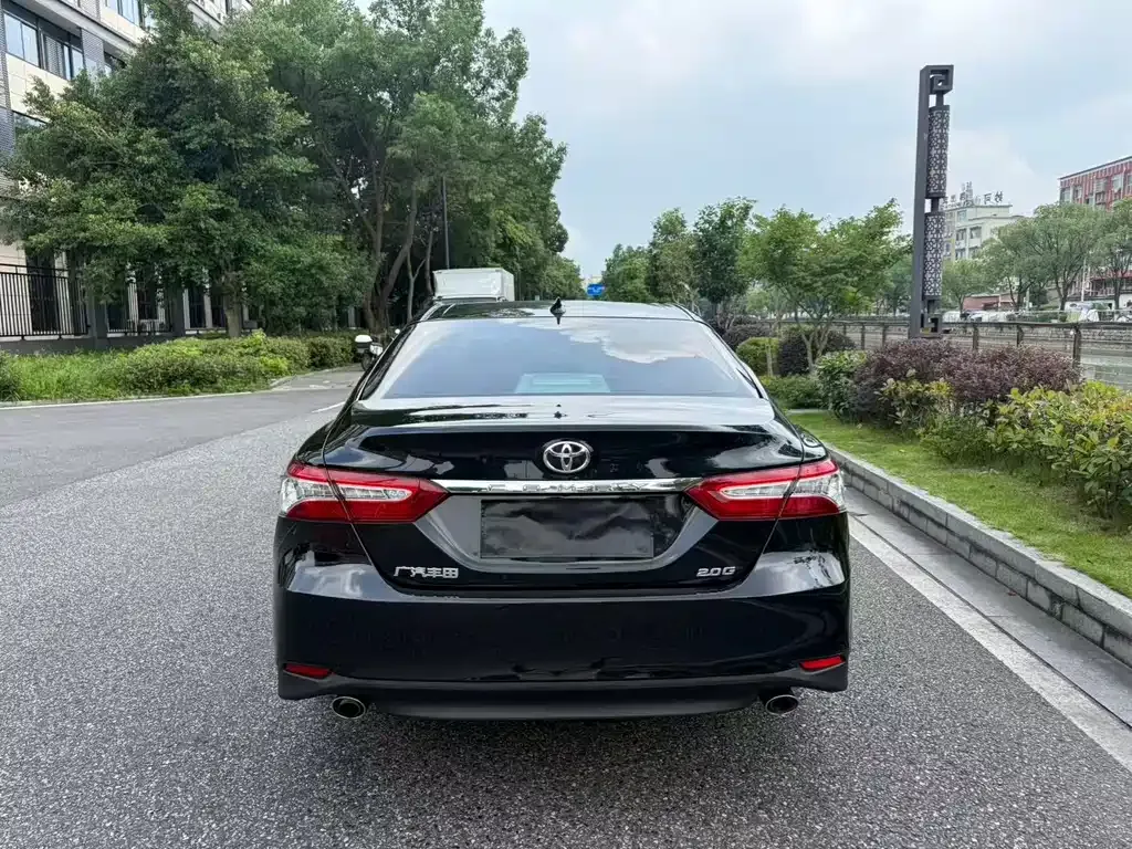 Toyota Camry — фото 10