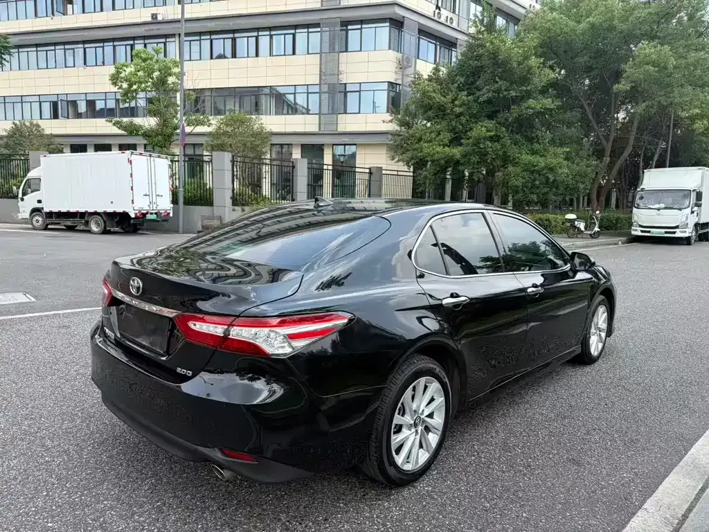 Toyota Camry — фото 6