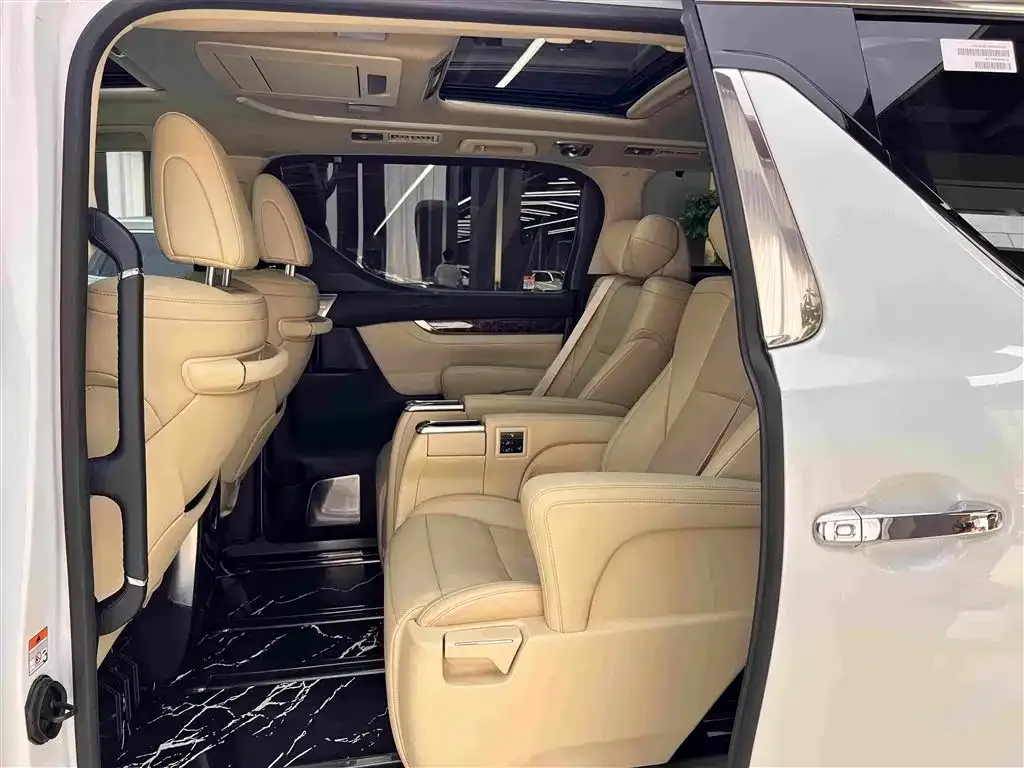 Toyota Alphard — фото 6