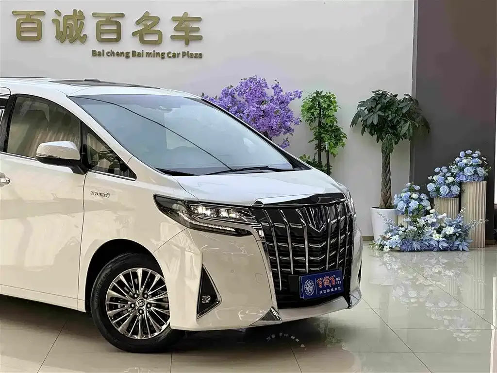 Toyota Alphard — фото 2