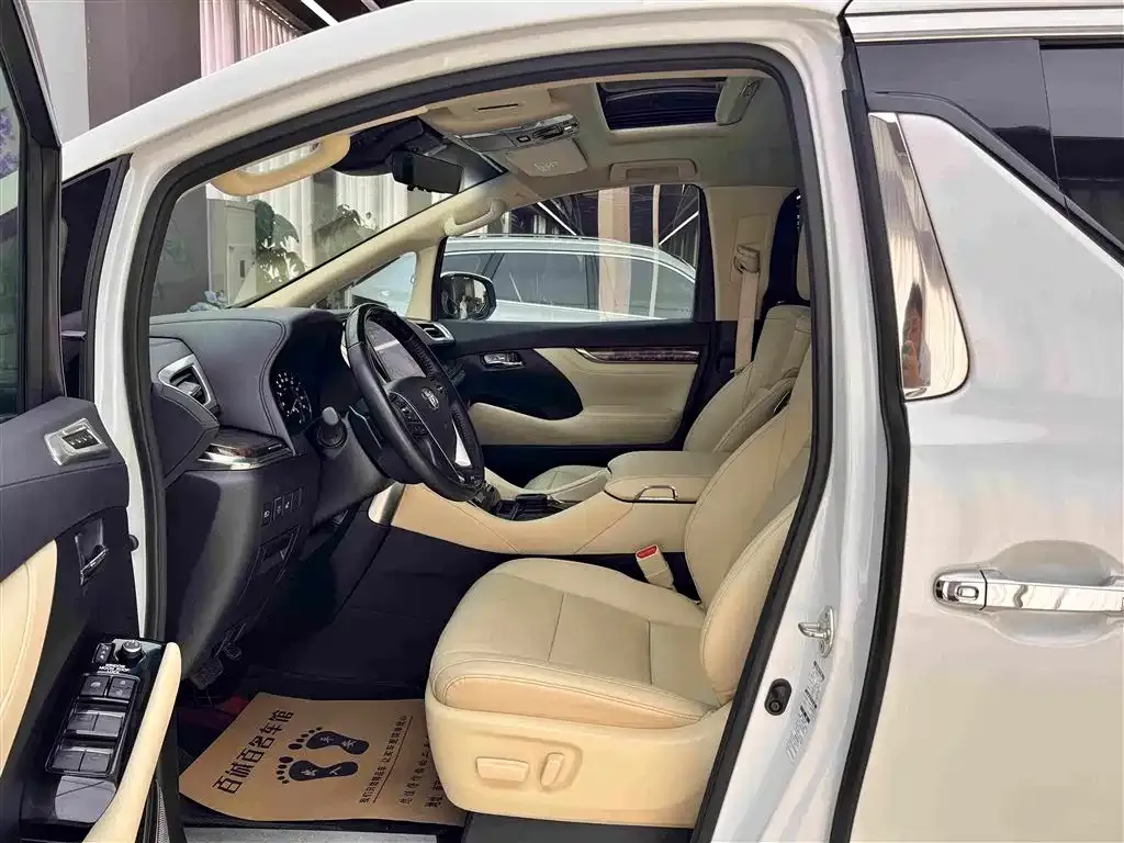 Toyota Alphard — фото 7