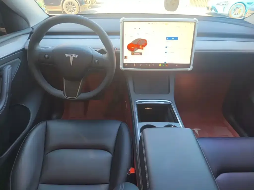 Tesla Model Y — фото 3