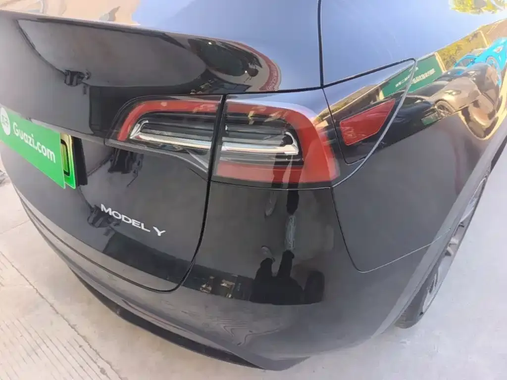 Tesla Model Y — фото 8