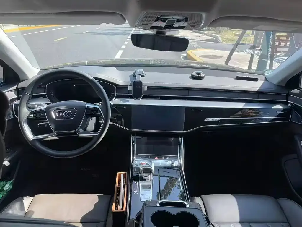 Audi A8 — фото 8
