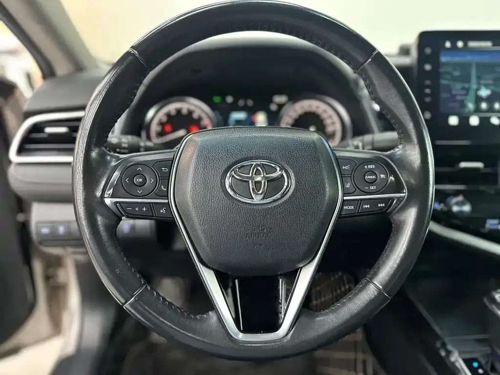 Toyota Camry — фото 7