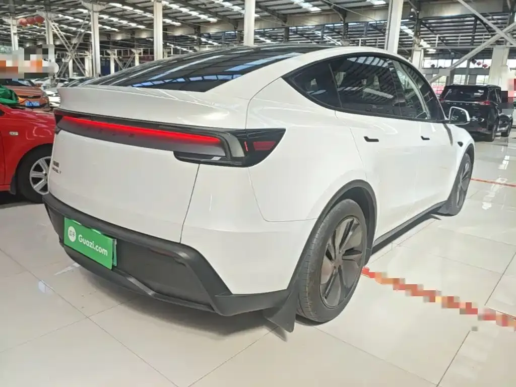 Tesla Model Y — фото 6