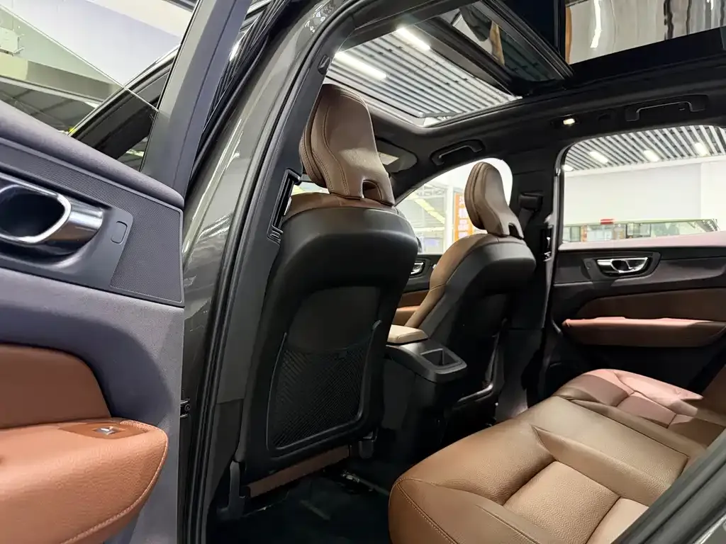 Volvo XC60 — фото 4