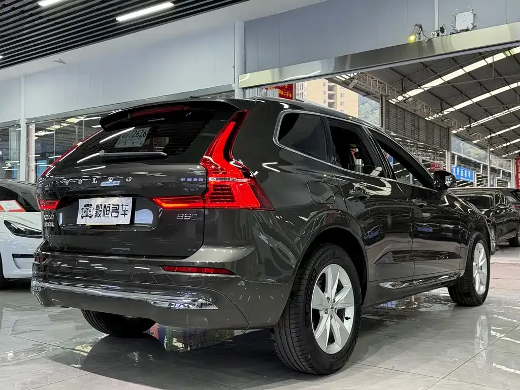 Volvo XC60 — фото 9