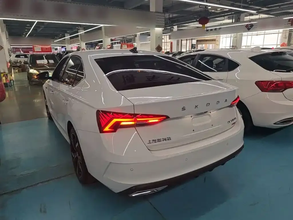 Skoda Octavia — фото 3