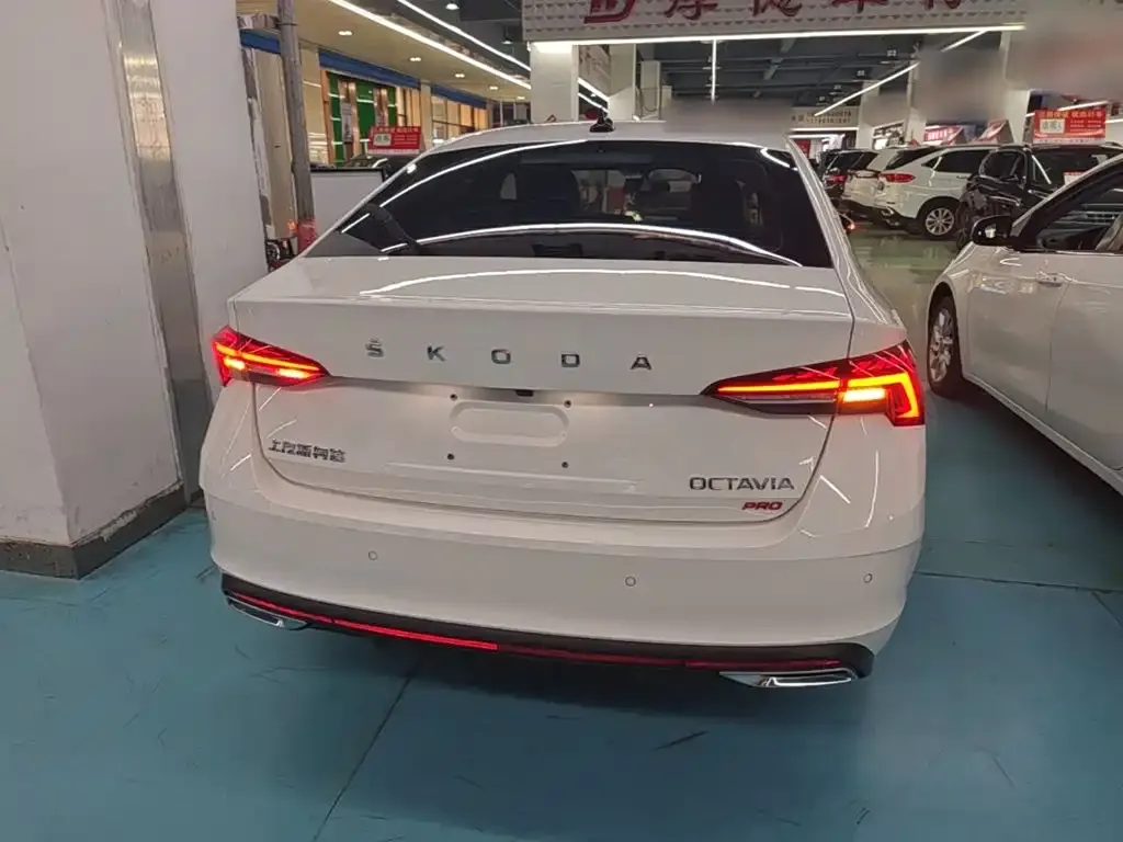 Skoda Octavia — фото 4