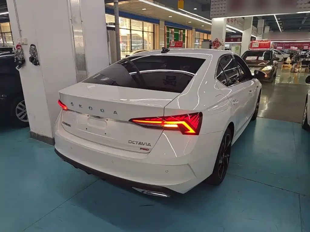 Skoda Octavia — фото 6