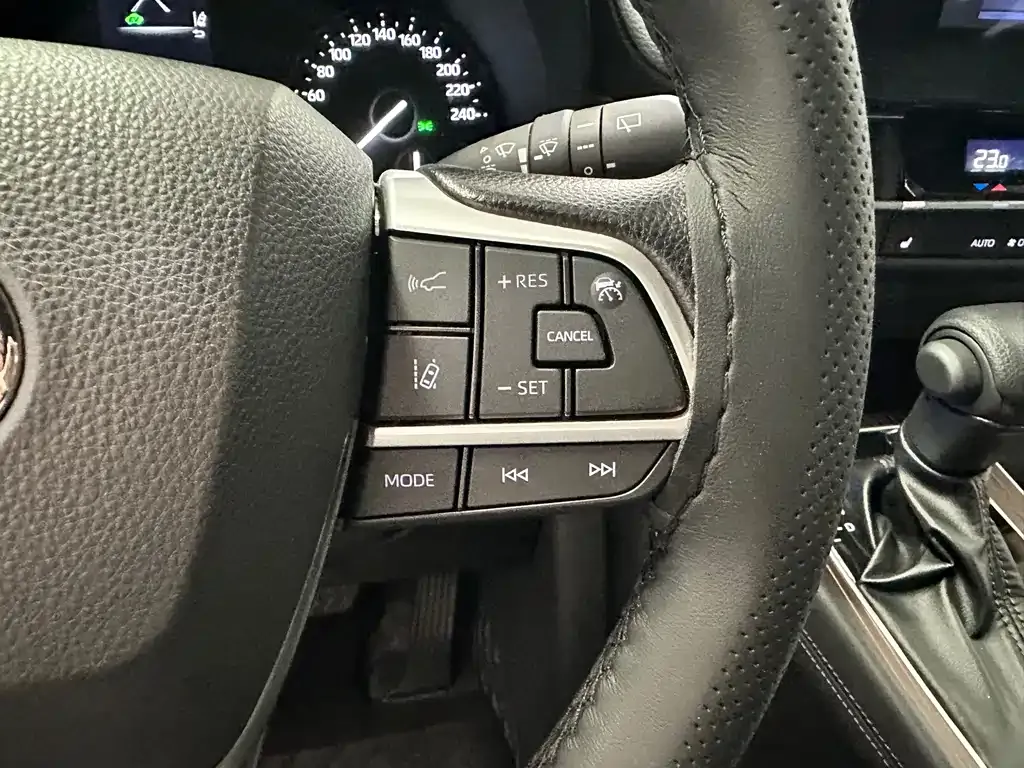Toyota Granvia — фото 7