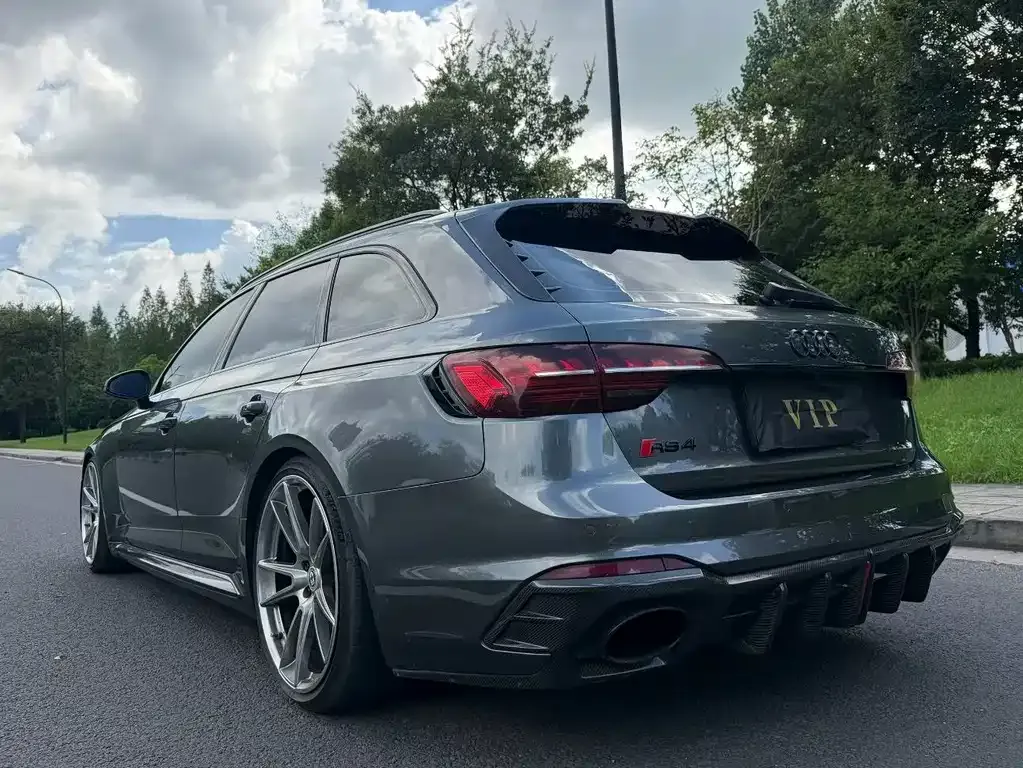 Audi RS 4 — фото 8