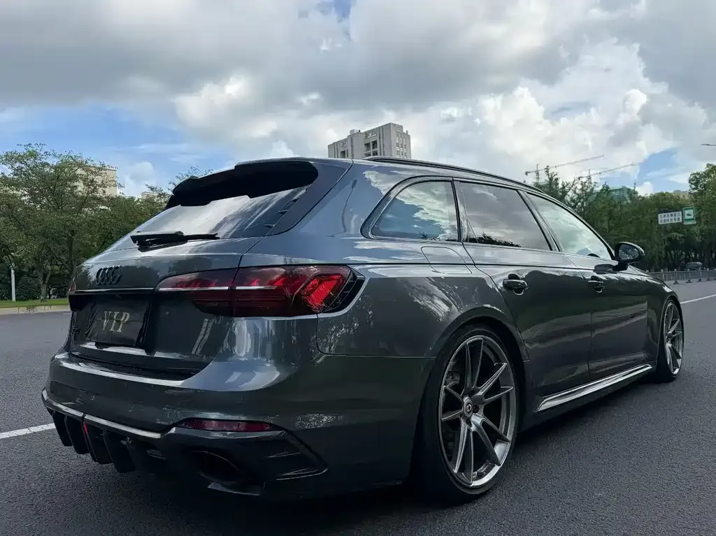 Audi RS 4 — фото 7