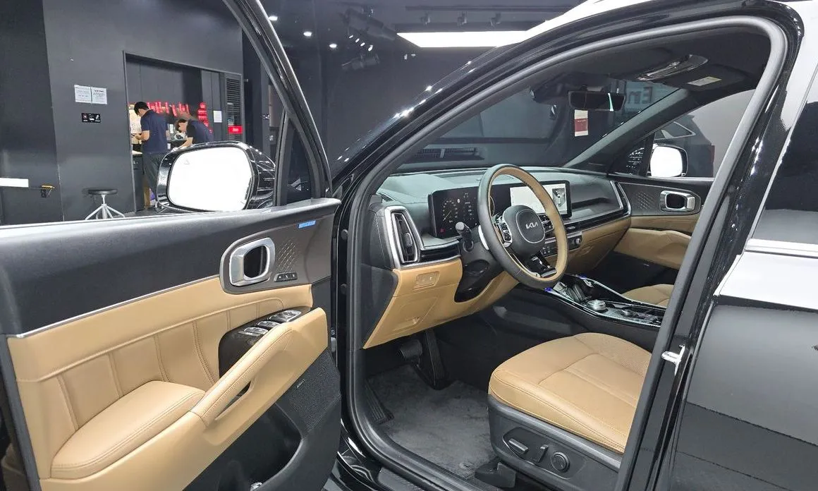 Kia Sorento — фото 8