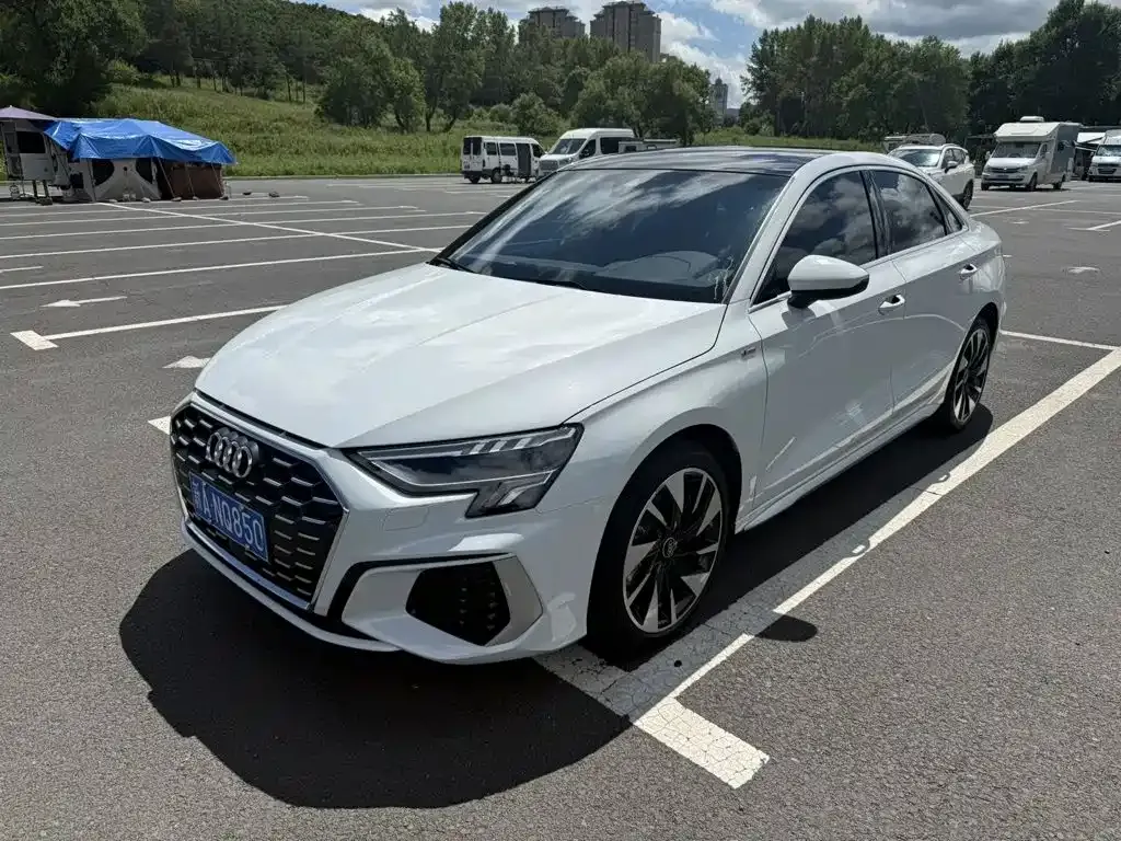 Audi A3 — фото 1