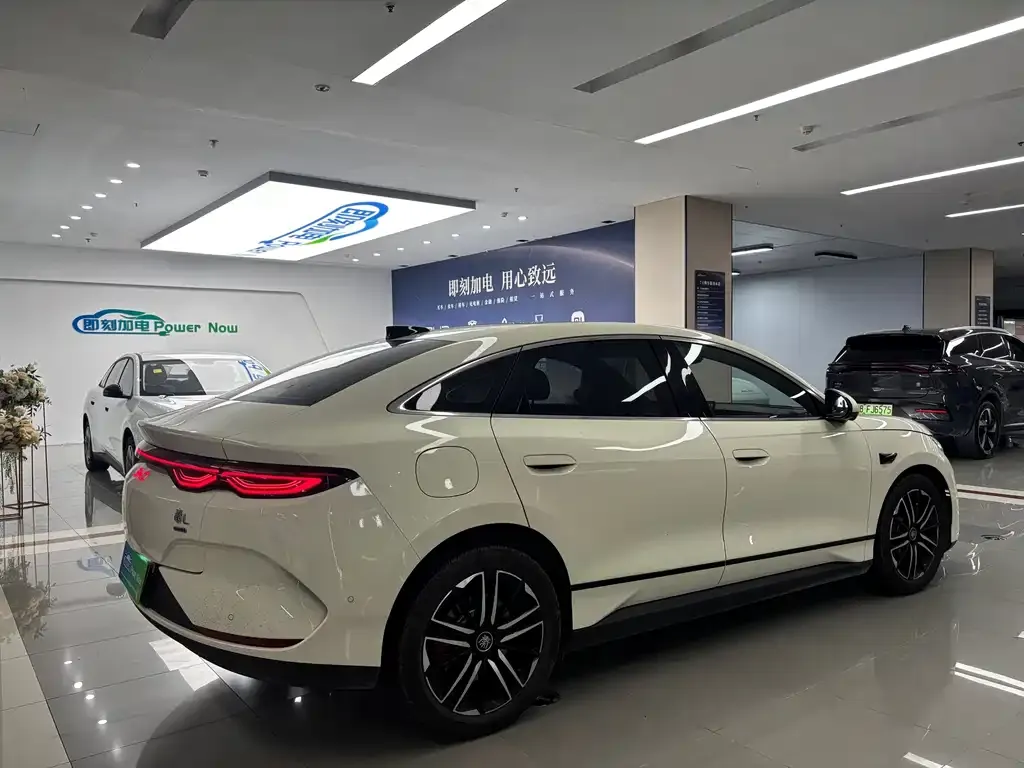 BYD Qin L — фото 8