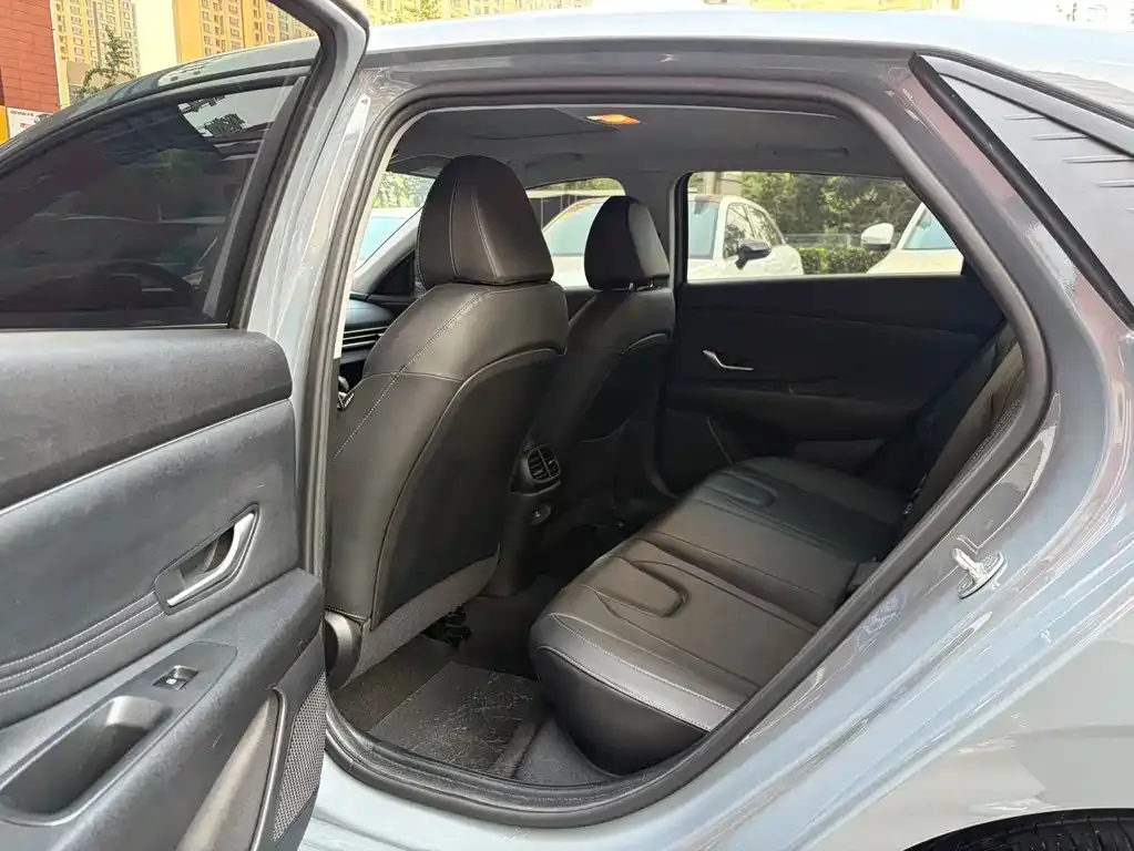 Hyundai Elantra — фото 8