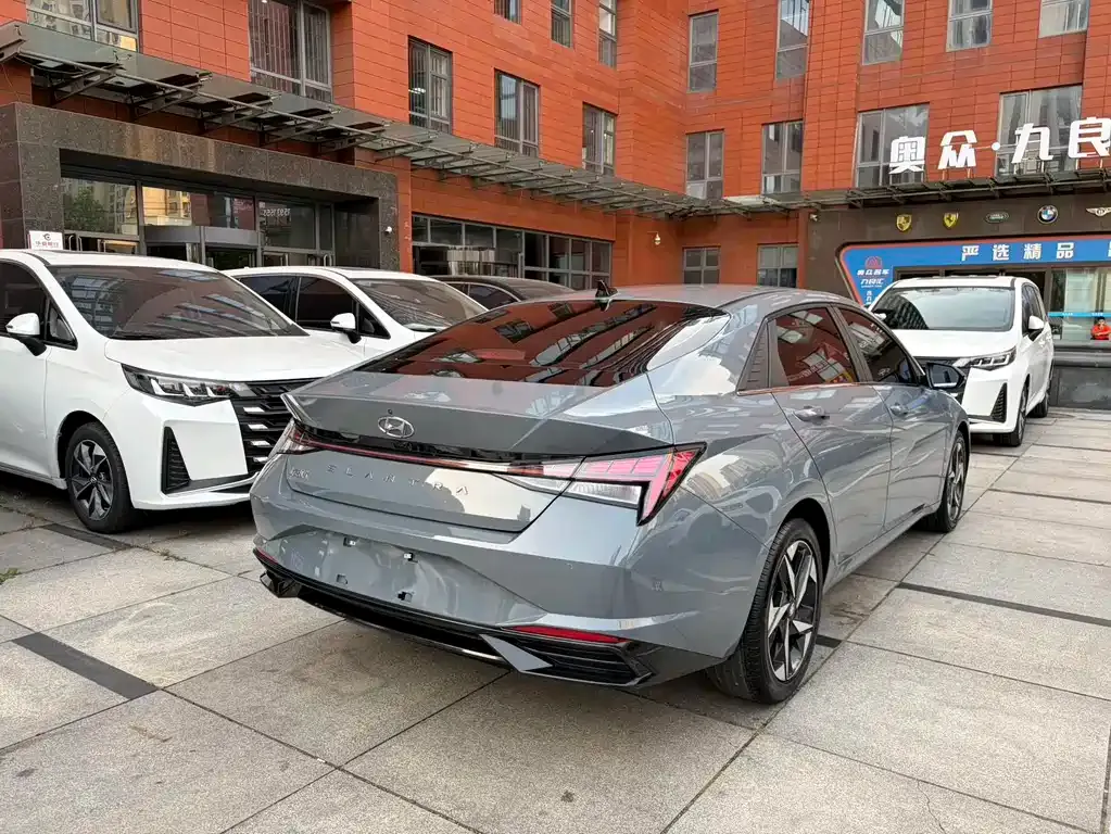 Hyundai Elantra — фото 2