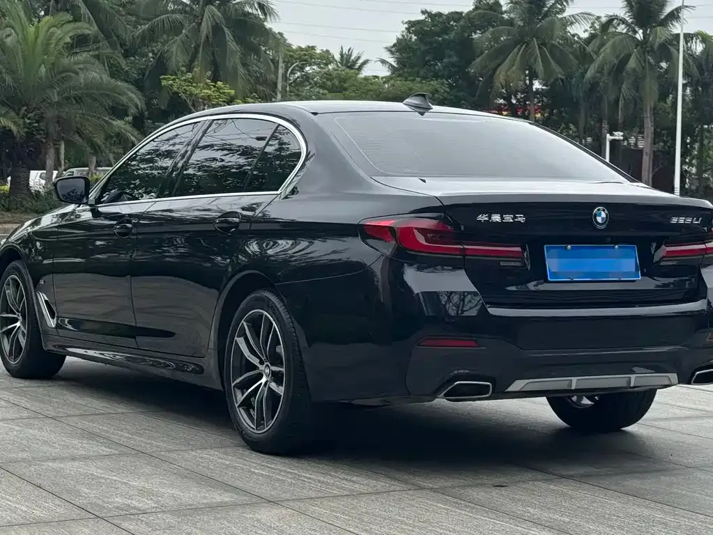 BMW 5 Series — фото 9