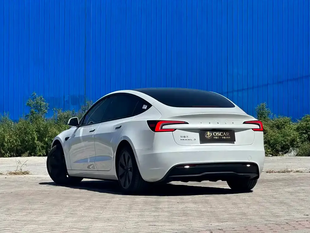Tesla Model 3 — фото 4