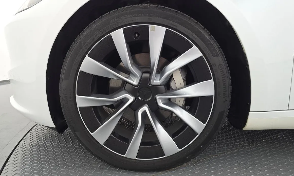 Tesla Model 3 — фото 10