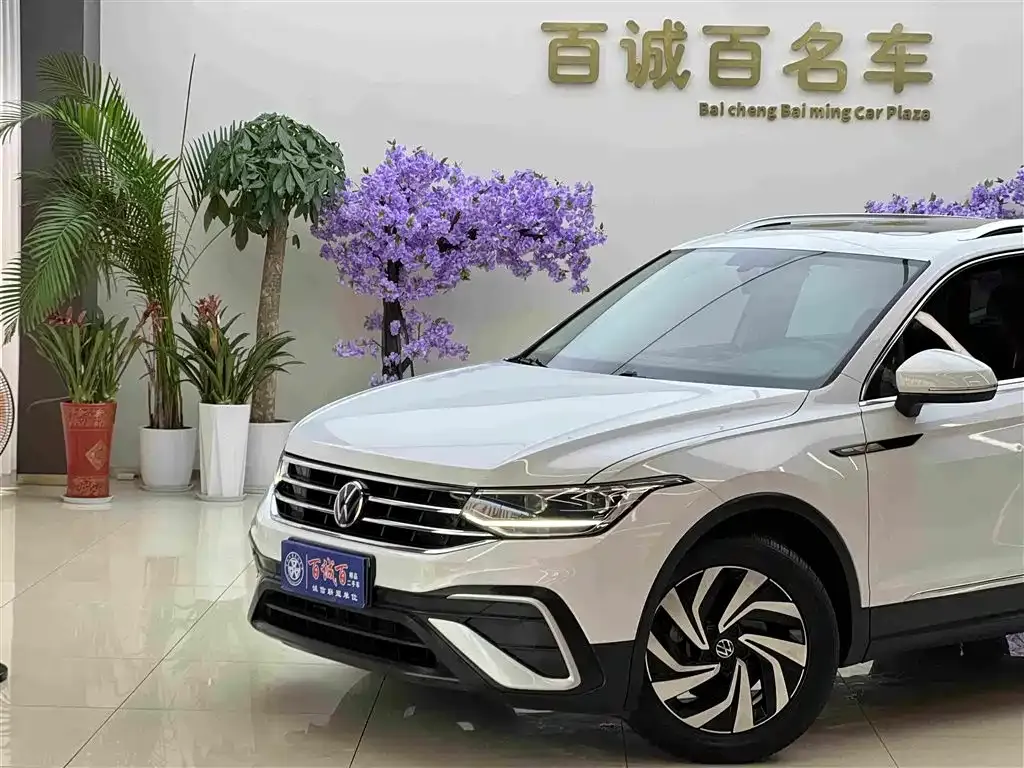 Volkswagen Tiguan L — фото 8