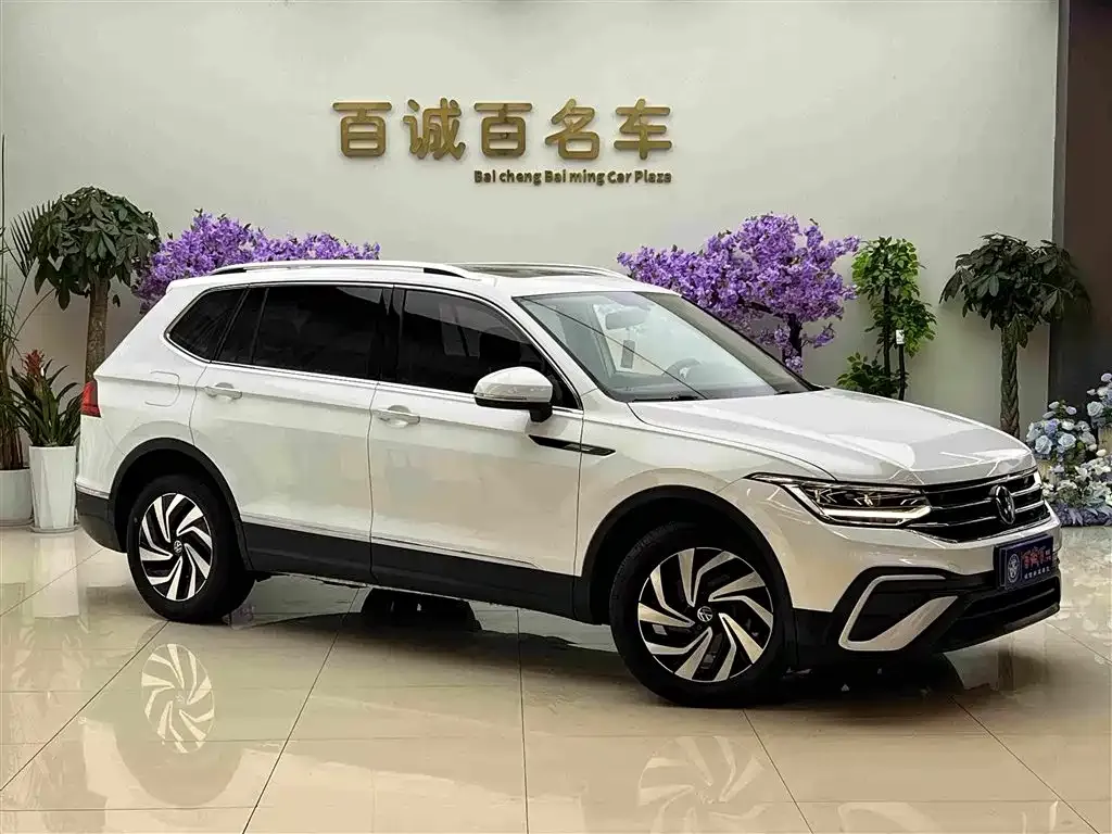 Volkswagen Tiguan L — фото 10