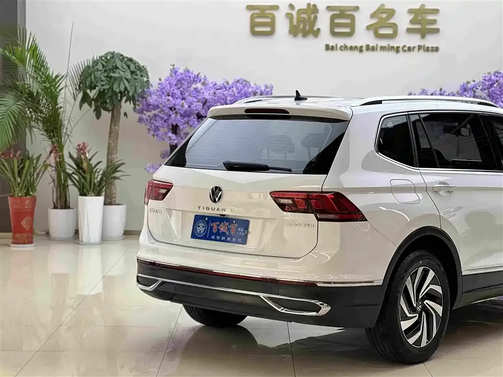 Volkswagen Tiguan L — фото 2