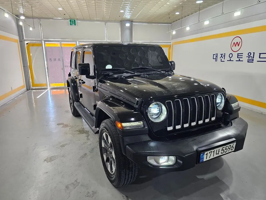 Jeep Wrangler — фото 1