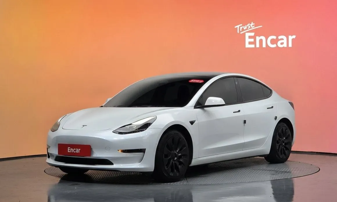 Tesla Model 3 — фото 1