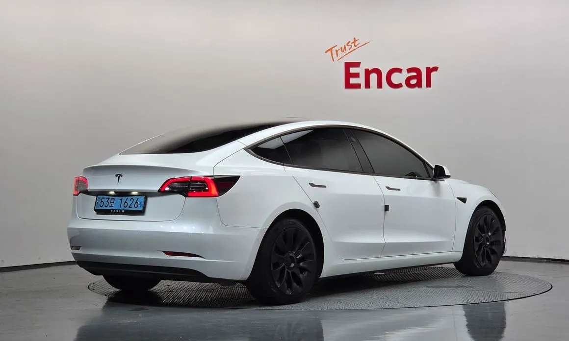 Tesla Model 3 — фото 3