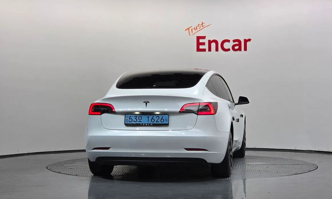 Tesla Model 3 — фото 7