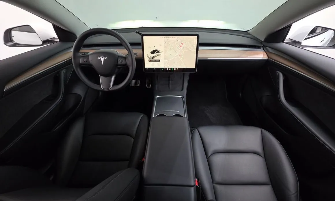 Tesla Model 3 — фото 10