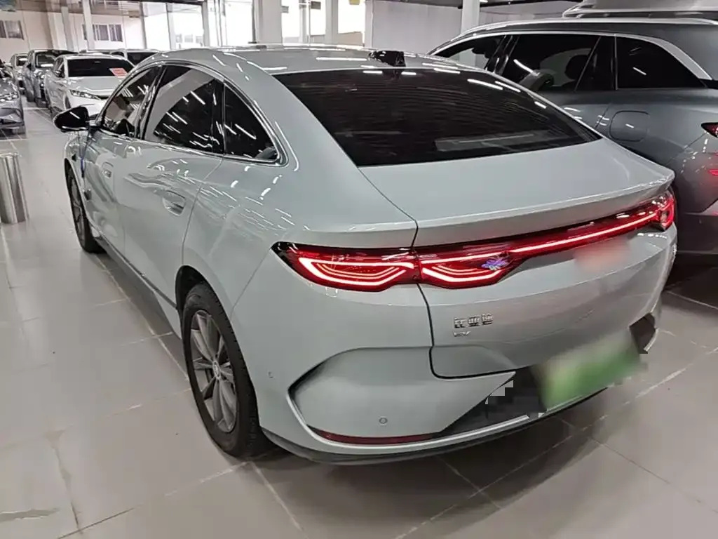 BYD Qin L — фото 10