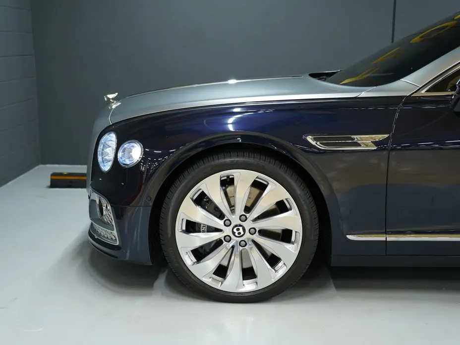 Bentley Flying Spur — фото 2