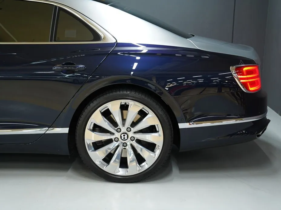 Bentley Flying Spur — фото 7